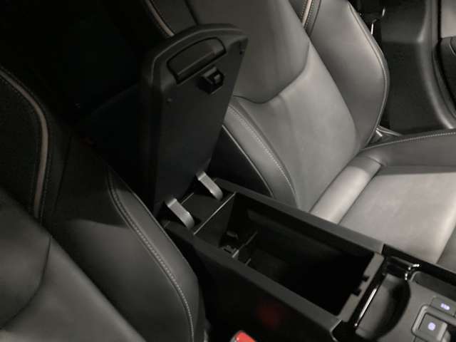 トヨタ プリウス ２．０ Ｚ Ｅ－ＦＯＵＲ ４ＷＤ R5年 (北海道) 99