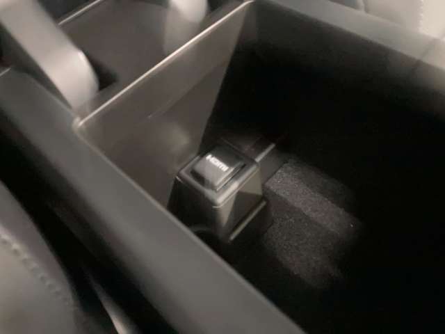 トヨタ プリウス ２．０ Ｚ Ｅ－ＦＯＵＲ ４ＷＤ R5年 (北海道) 99