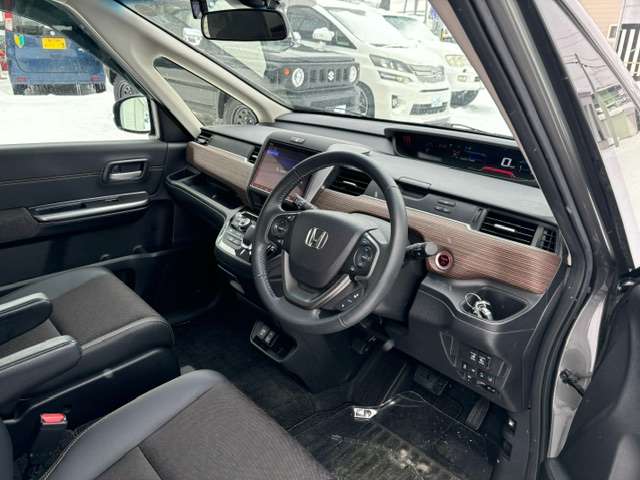 ホンダ フリード　ハイブリッド １．５ ハイブリッド クロスター ホンダセンシング ４ＷＤ R3年 (北海道) 99