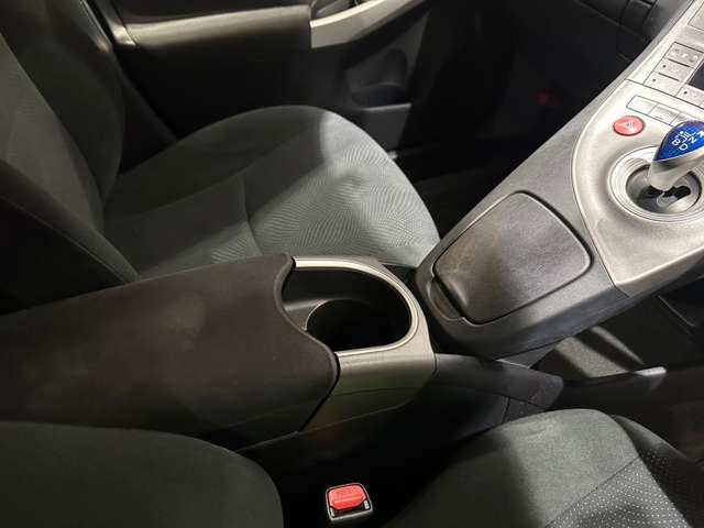 トヨタ プリウス １．８ Ｓ H26年 (近畿) 99