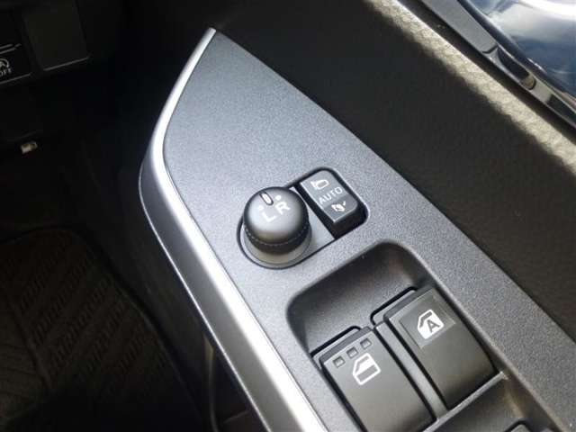 トヨタ ルーミー １．０ カスタム Ｇ R4年 (東北) 99