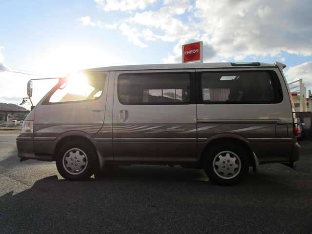 トヨタ ハイエースワゴン ３．０ スーパーカスタムリミテッド トリプルムーンルーフ ディーゼルターボ H12年 (中国) 99