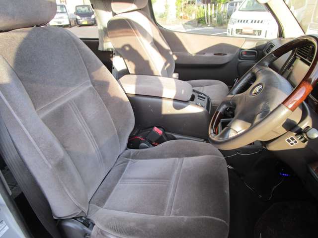 トヨタ ハイエースワゴン ３．０ スーパーカスタムリミテッド トリプルムーンルーフ ディーゼルターボ H12年 (中国) 99