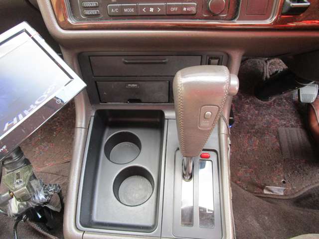 トヨタ ハイエースワゴン ３．０ スーパーカスタムリミテッド トリプルムーンルーフ ディーゼルターボ H12年 (中国) 99