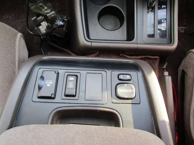 トヨタ ハイエースワゴン ３．０ スーパーカスタムリミテッド トリプルムーンルーフ ディーゼルターボ H12年 (中国) 99