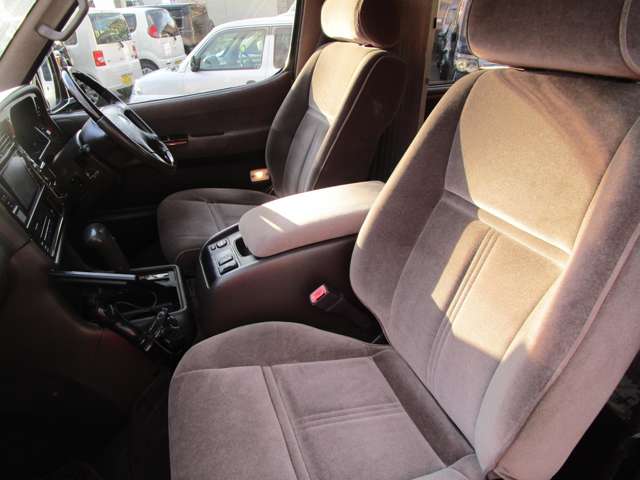 トヨタ ハイエースワゴン ３．０ スーパーカスタムリミテッド トリプルムーンルーフ ディーゼルターボ H12年 (中国) 99