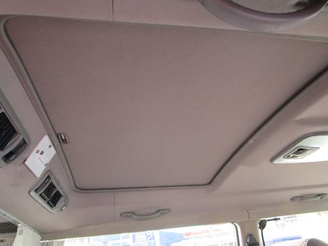 トヨタ ハイエースワゴン ３．０ スーパーカスタムリミテッド トリプルムーンルーフ ディーゼルターボ H12年 (中国) 99