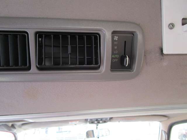 トヨタ ハイエースワゴン ３．０ スーパーカスタムリミテッド トリプルムーンルーフ ディーゼルターボ H12年 (中国) 99