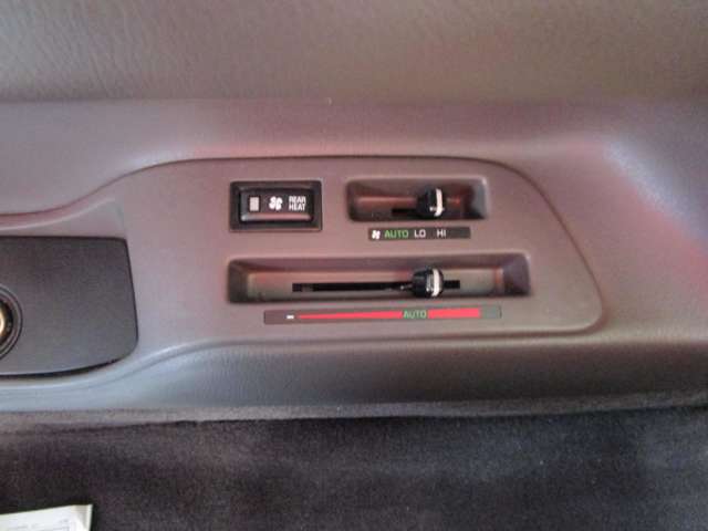 トヨタ ハイエースワゴン ３．０ スーパーカスタムリミテッド トリプルムーンルーフ ディーゼルターボ H12年 (中国) 99