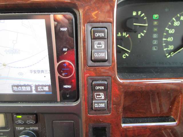 トヨタ ハイエースワゴン ３．０ スーパーカスタムリミテッド トリプルムーンルーフ ディーゼルターボ H12年 (中国) 99