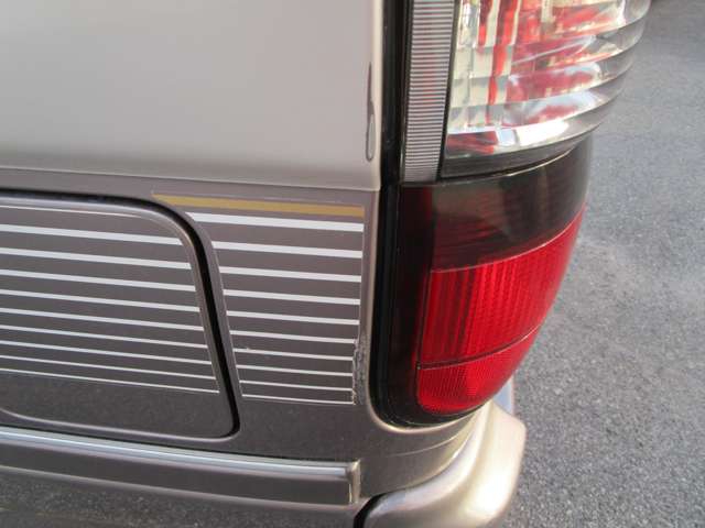 トヨタ ハイエースワゴン ３．０ スーパーカスタムリミテッド トリプルムーンルーフ ディーゼルターボ H12年 (中国) 99