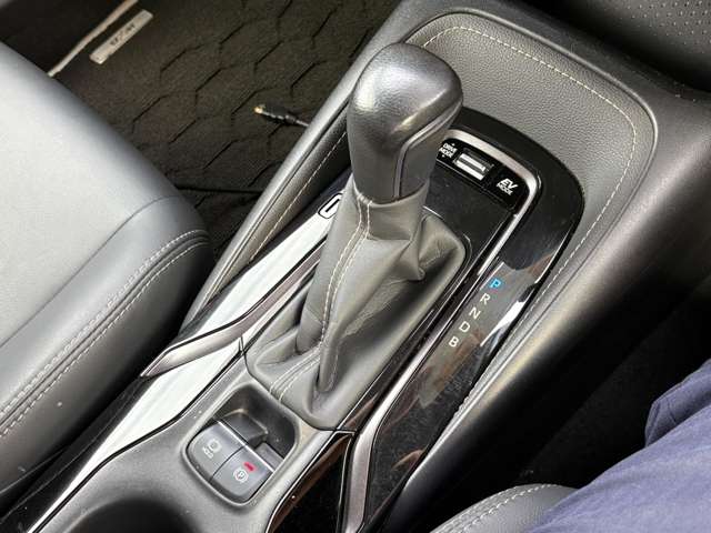 トヨタ カローラ　ツーリング　ハイブリッド １．８ ハイブリッド ＷＸＢ Ｅ－ＦＯＵＲ ４ＷＤ R2年 (中国) 99