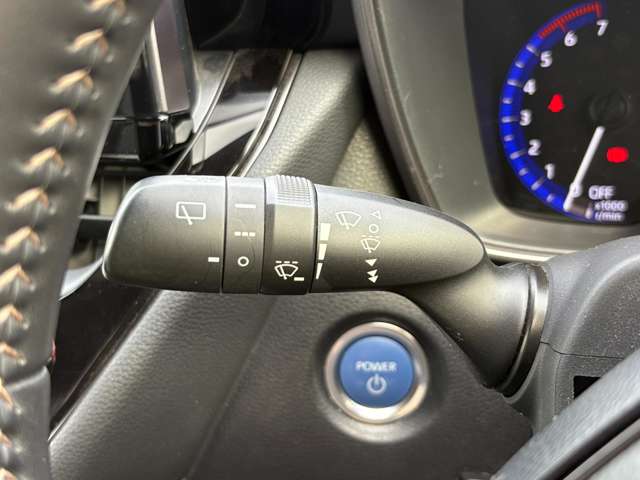 トヨタ カローラ　ツーリング　ハイブリッド １．８ ハイブリッド ＷＸＢ Ｅ－ＦＯＵＲ ４ＷＤ R2年 (中国) 99