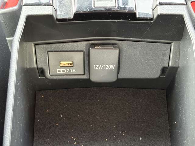 トヨタ カローラ　ツーリング　ハイブリッド １．８ ハイブリッド ＷＸＢ Ｅ－ＦＯＵＲ ４ＷＤ R2年 (中国) 99