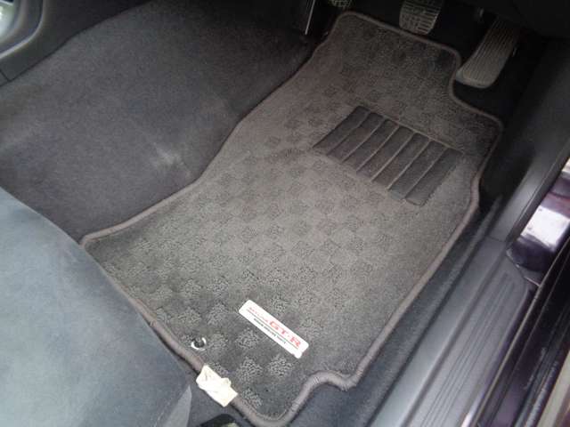 日産 スカイラインＧＴ−Ｒ ２．６ Ｖスペック ４ＷＤ H7年 (中国) 99