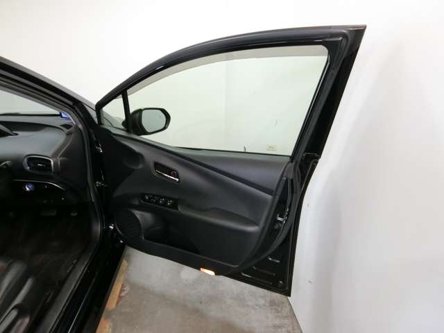 トヨタ プリウス １．８ Ｓ ツーリングセレクション H28年 (中国) 99