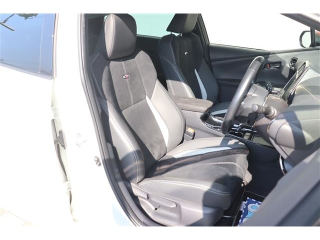 トヨタ プリウスＰＨＶ １．８ Ｓ ＧＲ スポーツ R1年 (関東) 99