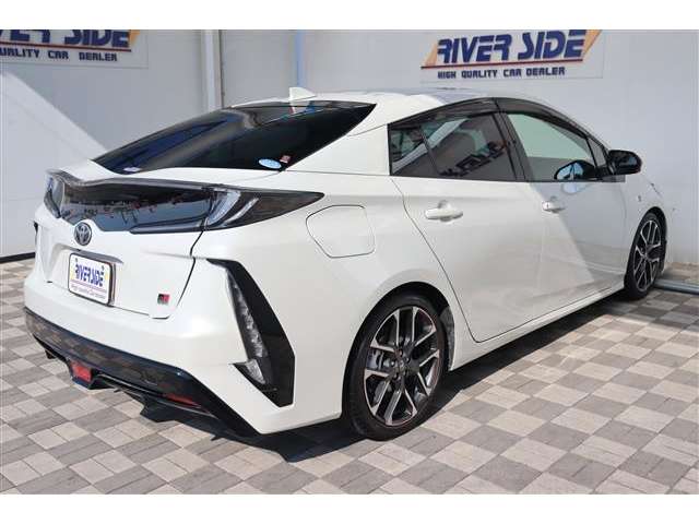 トヨタ プリウスＰＨＶ １．８ Ｓ ＧＲ スポーツ R1年 (関東) 99