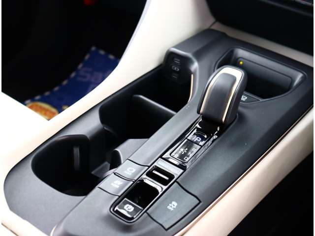 トヨタ クラウン　クロスオーバー　ハイブリッド ２．５ Ｇ アドバンスト レザー パッケージ Ｅ－ＦＯＵＲ ４ＷＤ R5年 (関東) 99