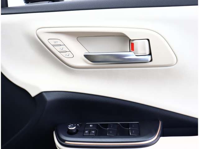 トヨタ クラウン　クロスオーバー　ハイブリッド ２．５ Ｇ アドバンスト レザー パッケージ Ｅ－ＦＯＵＲ ４ＷＤ R5年 (関東) 99