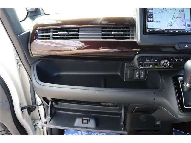 ホンダ Ｎ　ＢＯＸ カスタム ６６０ Ｌ ターボ コーディネートスタイル R3年 (関東) 99