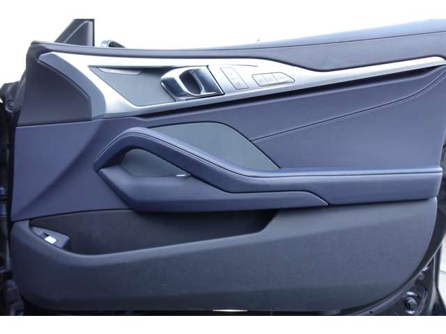 ＢＭＷ ８シリーズ Ｍ８５０Ｉ Ｘドライブ ４ＷＤ R1年 (近畿) 99