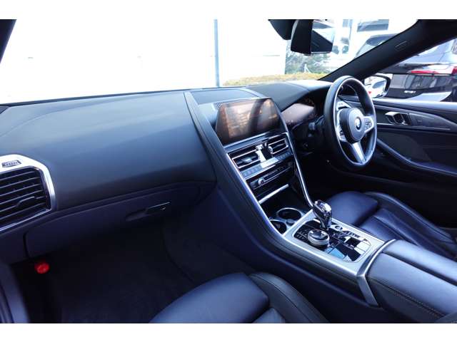 ＢＭＷ ８シリーズ Ｍ８５０Ｉ Ｘドライブ ４ＷＤ R1年 (近畿) 99