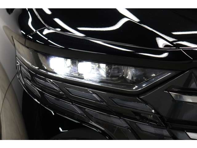 トヨタ アルファード　ハイブリッド ハイブリッド ２．５ Ｚ Ｅ－ＦＯＵＲ ４ＷＤ R6年 (東海) 99