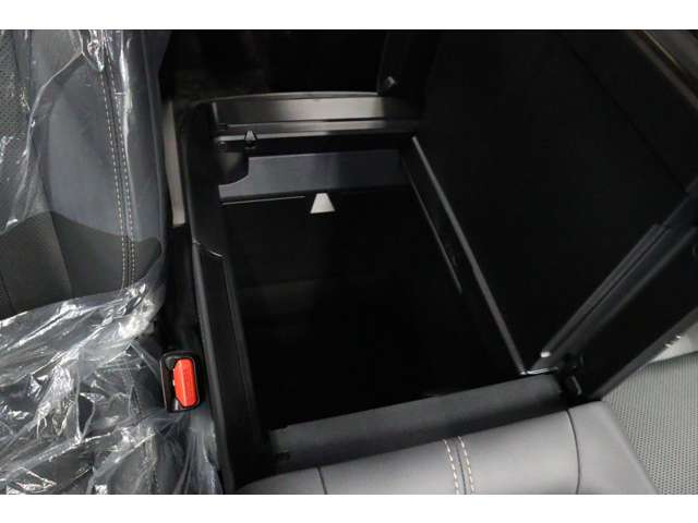 トヨタ アルファード　ハイブリッド ハイブリッド ２．５ Ｚ Ｅ－ＦＯＵＲ ４ＷＤ R6年 (東海) 99