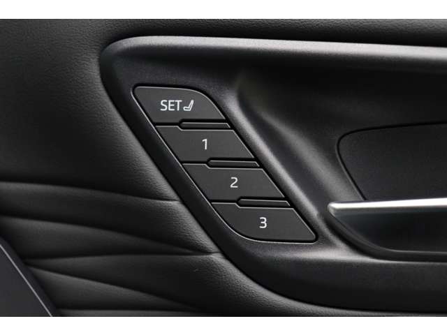 トヨタ アルファード　ハイブリッド ハイブリッド ２．５ Ｚ Ｅ－ＦＯＵＲ ４ＷＤ R6年 (東海) 99