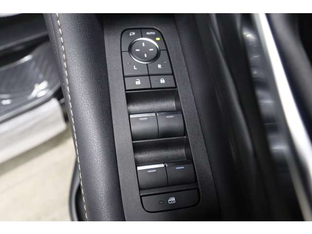 トヨタ アルファード　ハイブリッド ハイブリッド ２．５ Ｚ Ｅ－ＦＯＵＲ ４ＷＤ R6年 (東海) 99