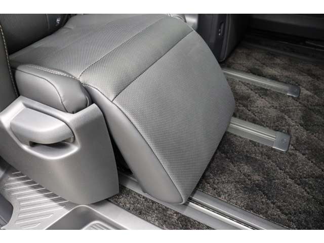 トヨタ アルファード　ハイブリッド ハイブリッド ２．５ Ｚ Ｅ－ＦＯＵＲ ４ＷＤ R6年 (東海) 99