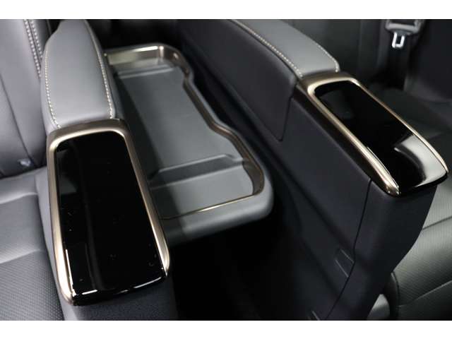 トヨタ アルファード　ハイブリッド ハイブリッド ２．５ Ｚ Ｅ－ＦＯＵＲ ４ＷＤ R6年 (東海) 99