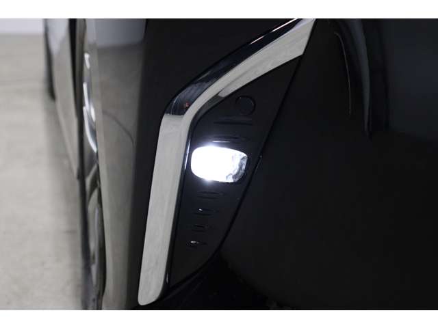 トヨタ アルファード　ハイブリッド ハイブリッド ２．５ Ｚ Ｅ－ＦＯＵＲ ４ＷＤ R6年 (東海) 99