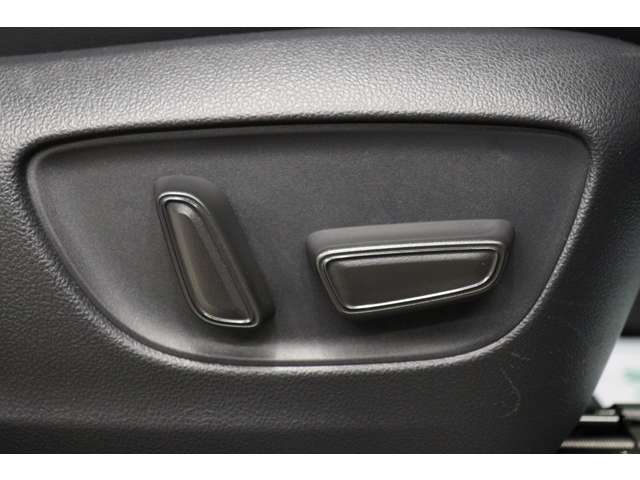 トヨタ アルファード　ハイブリッド ハイブリッド ２．５ Ｚ Ｅ－ＦＯＵＲ ４ＷＤ R6年 (東海) 99