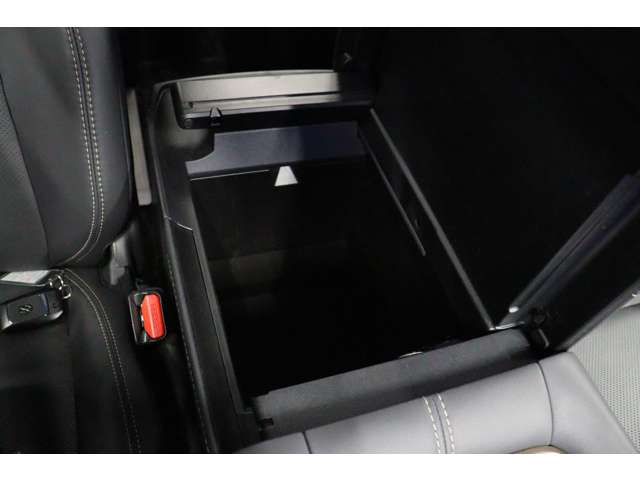 トヨタ アルファード　ハイブリッド ハイブリッド ２．５ Ｚ Ｅ－ＦＯＵＲ ４ＷＤ R6年 (東海) 99