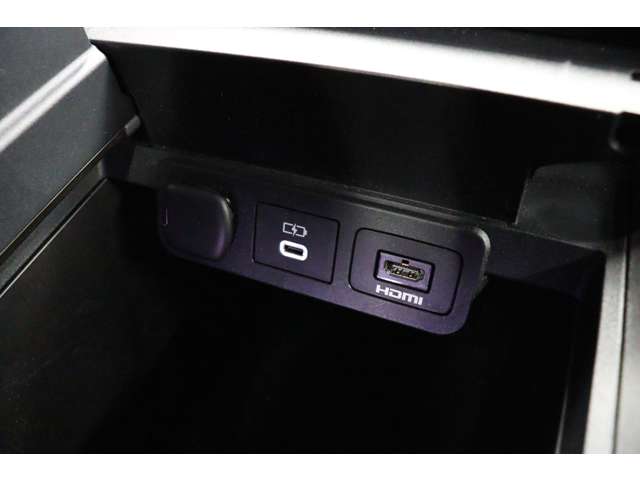 トヨタ アルファード　ハイブリッド ハイブリッド ２．５ Ｚ Ｅ－ＦＯＵＲ ４ＷＤ R6年 (東海) 99