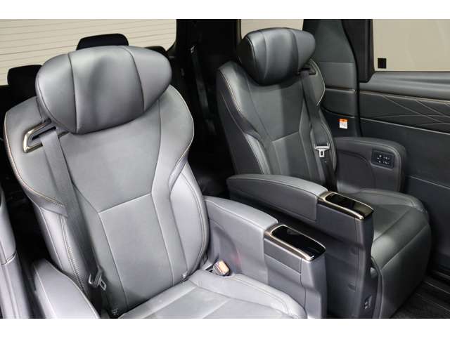 トヨタ アルファード　ハイブリッド ハイブリッド ２．５ Ｚ Ｅ－ＦＯＵＲ ４ＷＤ R6年 (東海) 99