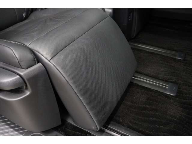 トヨタ アルファード　ハイブリッド ハイブリッド ２．５ Ｚ Ｅ－ＦＯＵＲ ４ＷＤ R6年 (東海) 99