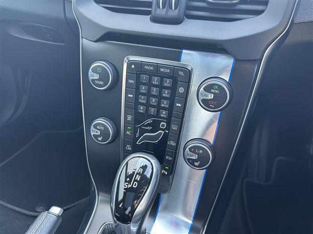 ボルボ Ｖ４０ Ｄ４ Ｒデザイン ディーゼルターボ H28年 (東北) 99