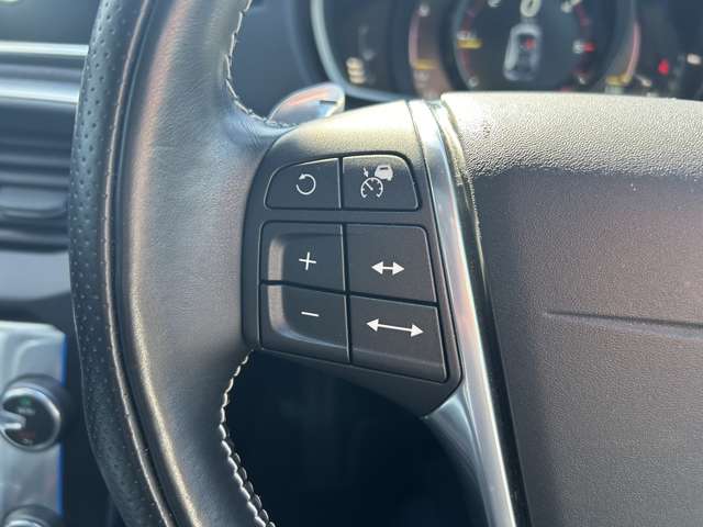 ボルボ Ｖ４０ Ｄ４ Ｒデザイン ディーゼルターボ H28年 (東北) 99