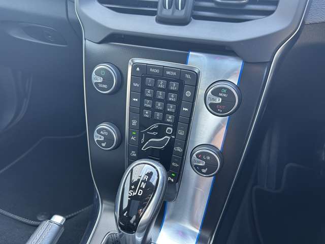 ボルボ Ｖ４０ Ｄ４ Ｒデザイン ディーゼルターボ H28年 (東北) 99