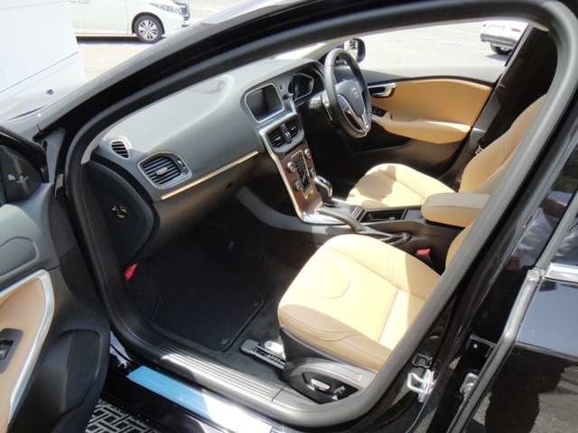 ボルボ Ｖ４０ Ｔ３　クラシックエディション R1年 (東北) 99