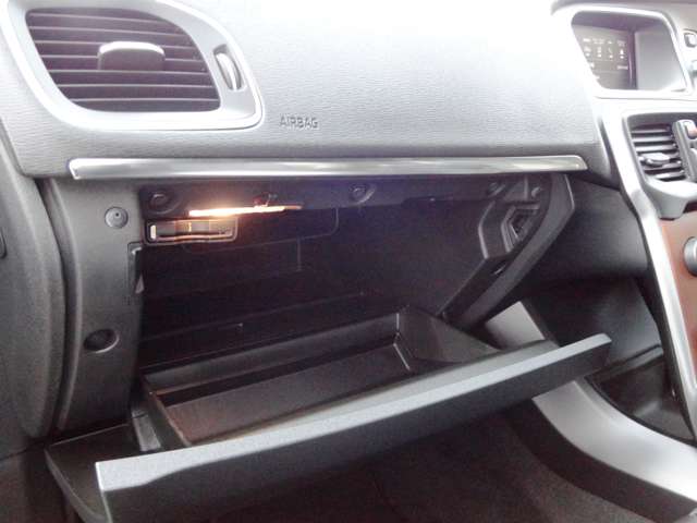 ボルボ Ｖ４０ Ｔ３　クラシックエディション R1年 (東北) 99