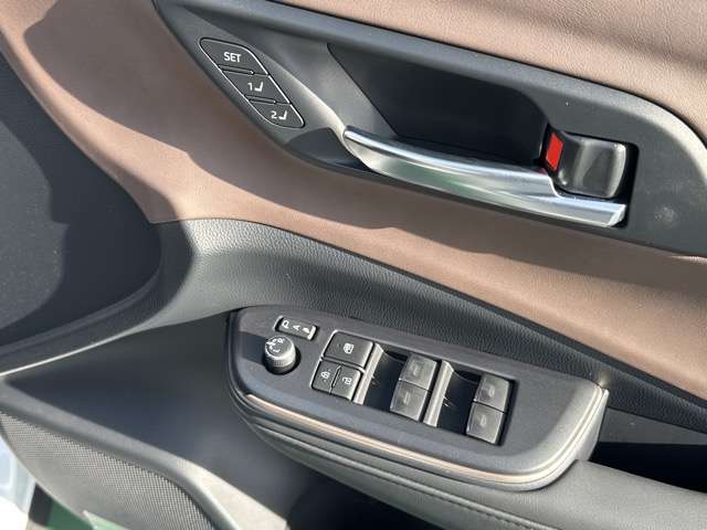 トヨタ クラウン　クロスオーバー　ハイブリッド ２．５ Ｇ レザー パッケージ Ｅ－ＦＯＵＲ ４ＷＤ R5年 (東海) 99