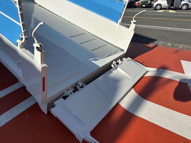 三菱フソウ キャンター ３Ｔ ローダースライドダンプ コボレーン付キ R6年 (東海) 99