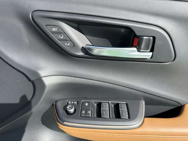 トヨタ クラウン　クロスオーバー　ハイブリッド ２．４ ＲＳ アドバンスト Ｅ－ＦＯＵＲ ＡＤＶＡＮＣＥＤ ４ＷＤ R4年 (東海) 99