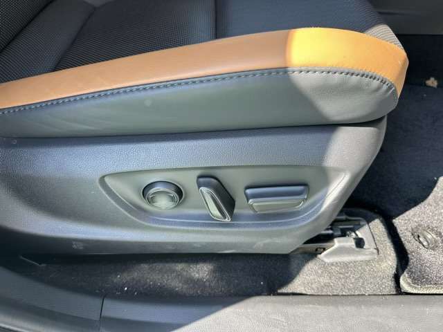 トヨタ クラウン　クロスオーバー　ハイブリッド ２．４ ＲＳ アドバンスト Ｅ－ＦＯＵＲ ＡＤＶＡＮＣＥＤ ４ＷＤ R4年 (東海) 99