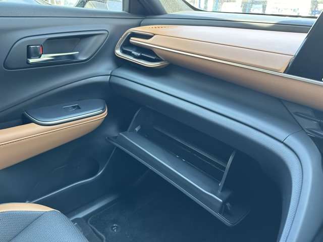 トヨタ クラウン　クロスオーバー　ハイブリッド ２．４ ＲＳ アドバンスト Ｅ－ＦＯＵＲ ＡＤＶＡＮＣＥＤ ４ＷＤ R4年 (東海) 99