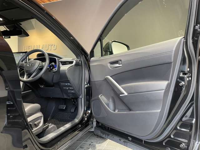 トヨタ カローラクロス　ハイブリッド １．８ ハイブリッド Ｚ Ｅ－ＦＯＵＲ ４ＷＤ R5年 (近畿) 99